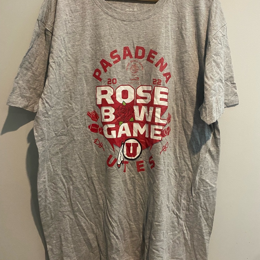 Pasadena Rose Bowl Game Graphic T‑Shirt - Gray with Red Print